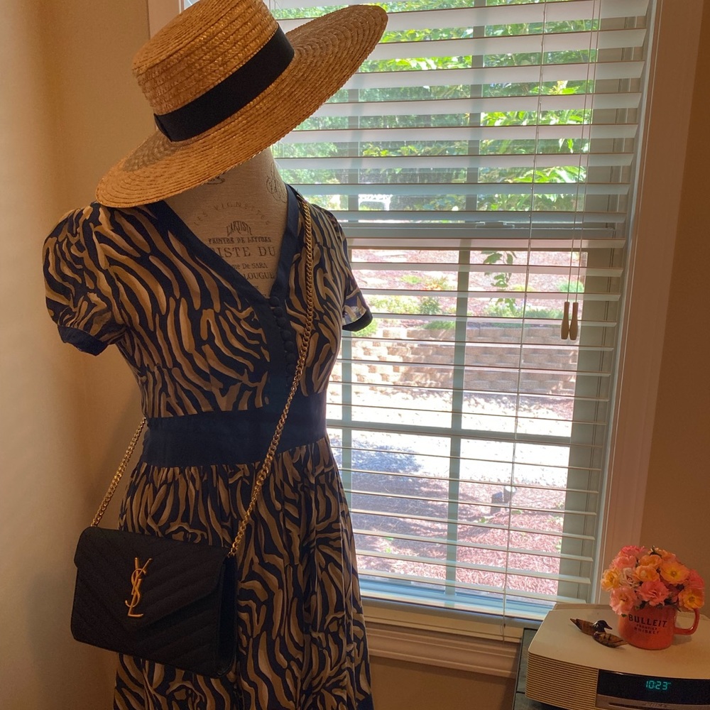 Beautiful dress ! Size XS /S 100% silks still new! Too small for me!
